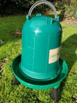 Abreuvoir poule en plastique recyclé Eco 3L avec pieds