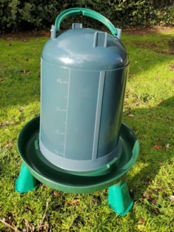 Abreuvoir poule en plastique recyclé Eco 5L avec pieds