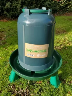 Abreuvoir poule en plastique recyclé Eco 5L avec pieds
