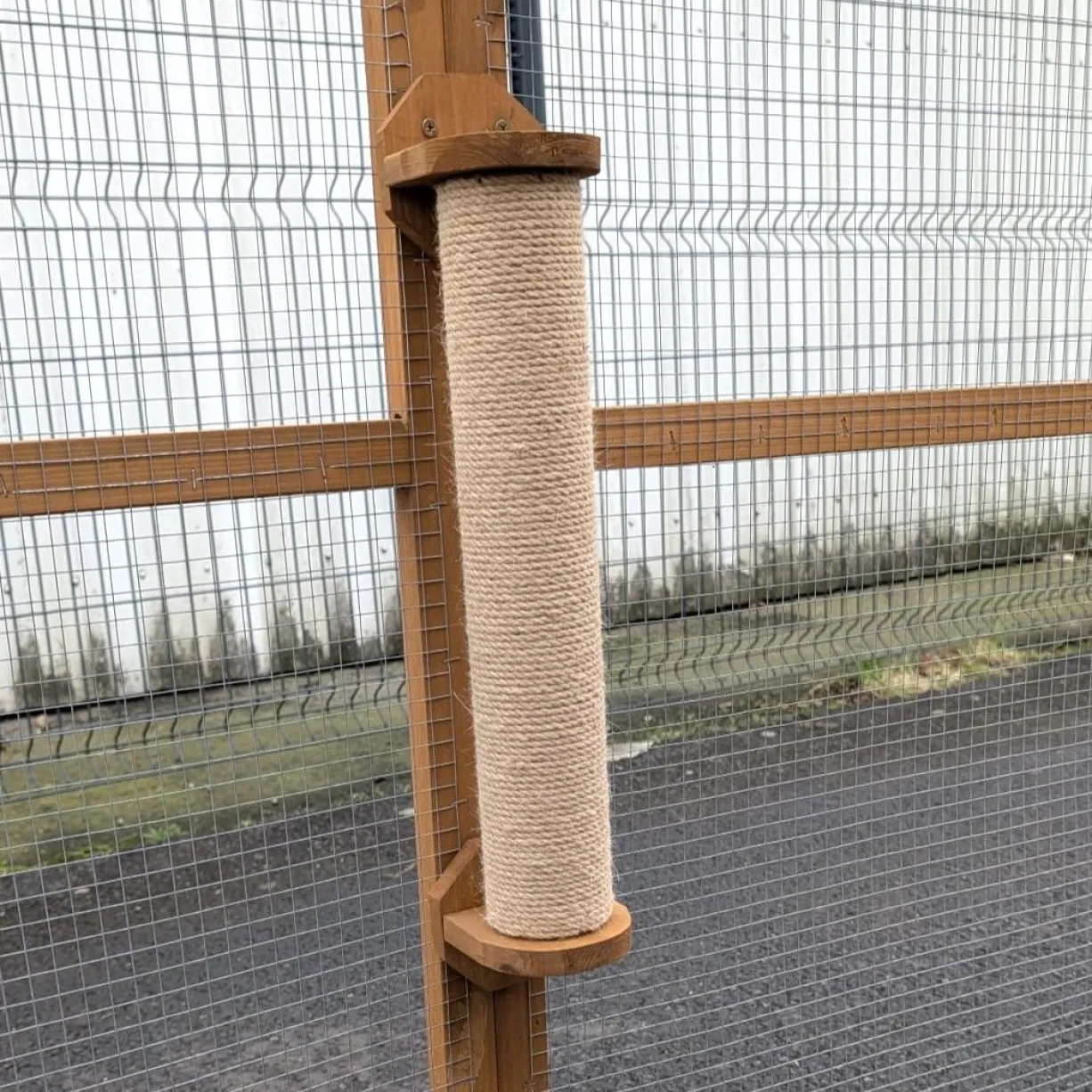 Griffoir en sisal pour catio modulable chat « Kat’Venture »