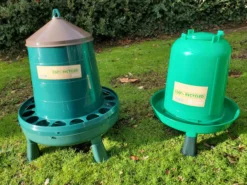 Kit abreuvoir 8L mangeoire 8Kg poule à pieds plastique recyclé gamme Eco