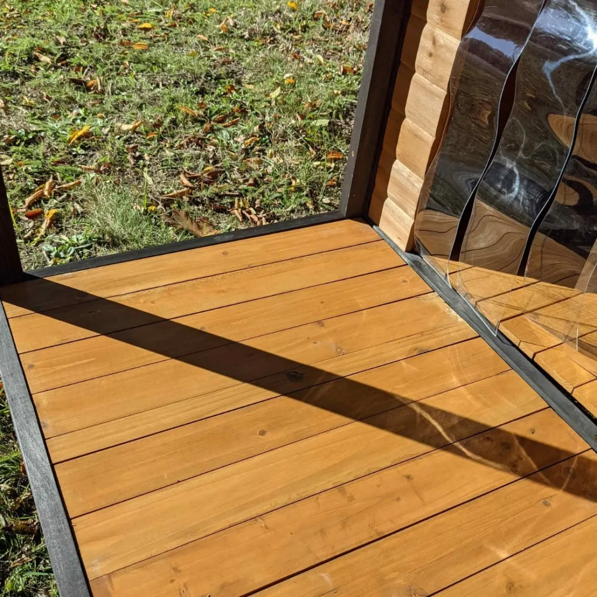 Niche à chien Berger Allemand avec toit ouvrant shingle et terrasse taille L