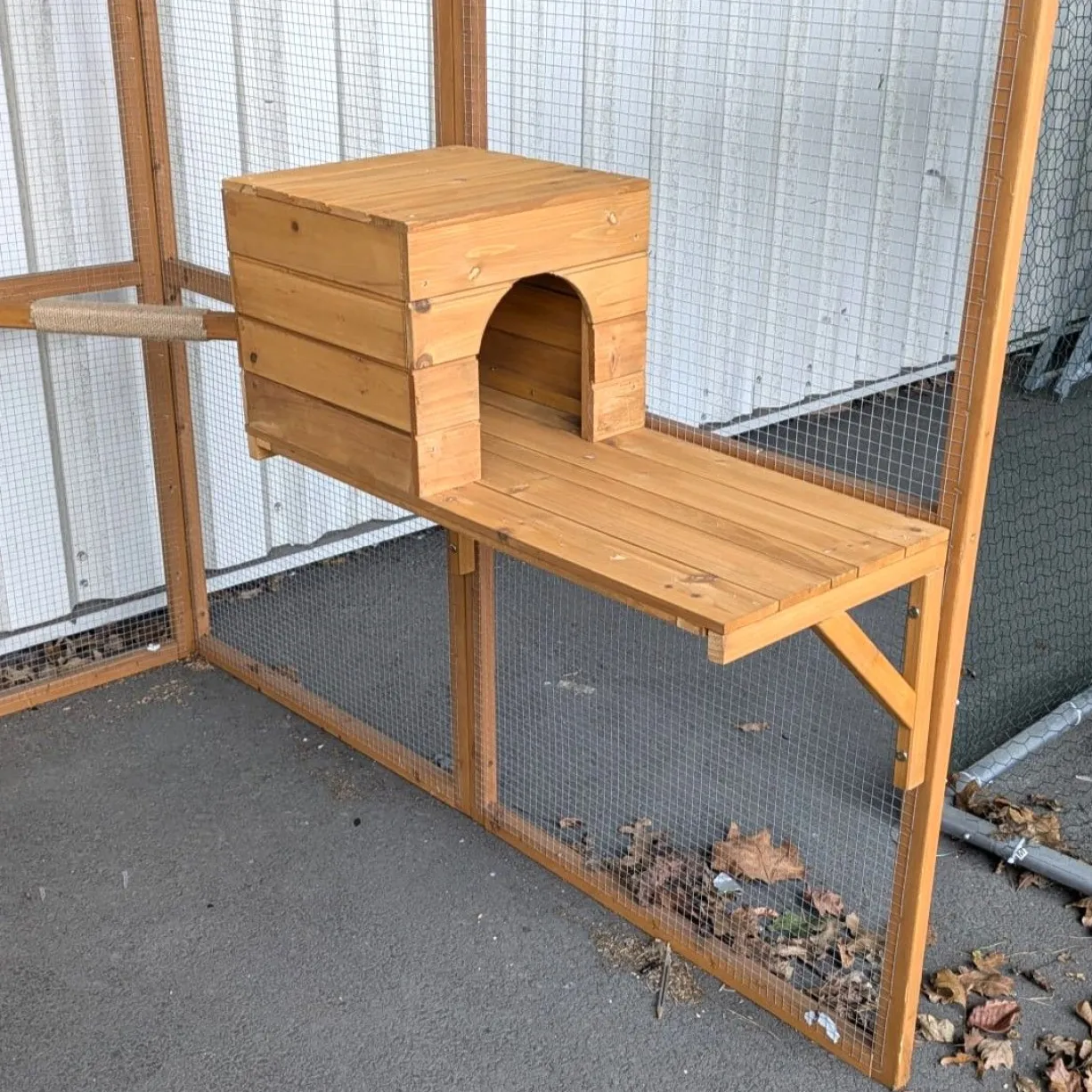Plateforme avec cabane en bois pour catio modulable chat « Kat’Venture »